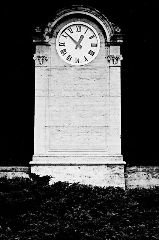 berkeley_miller_memorial_clock_2011_11.jpg