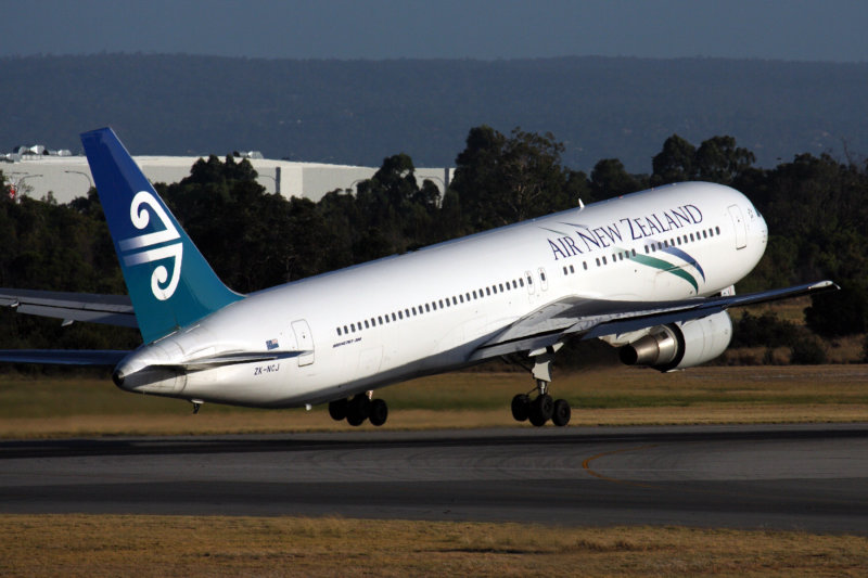 AIR NEW ZEALAND BOEING 767 300 PER RF IMG_0054.jpg