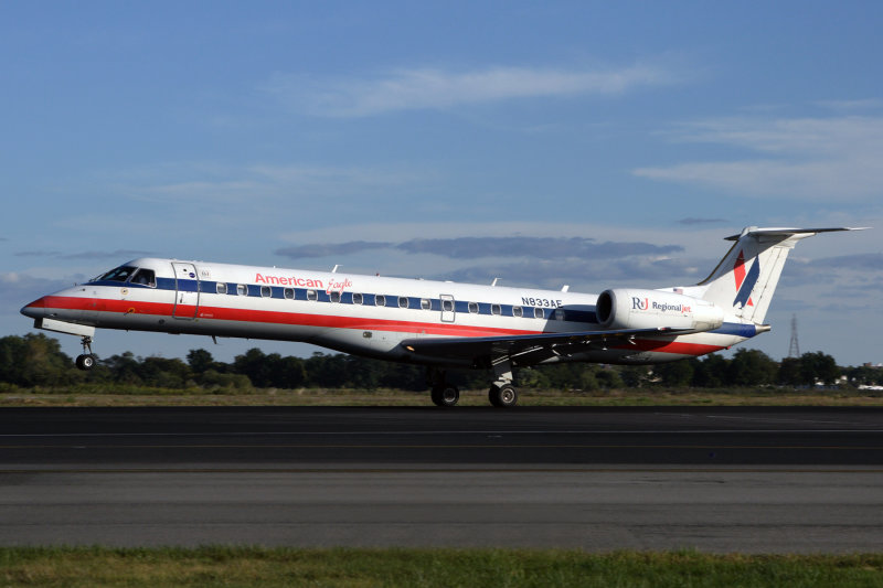 AMERICAN EAGLE EMBRAER 145 JFK RF IMG_2247.jpg