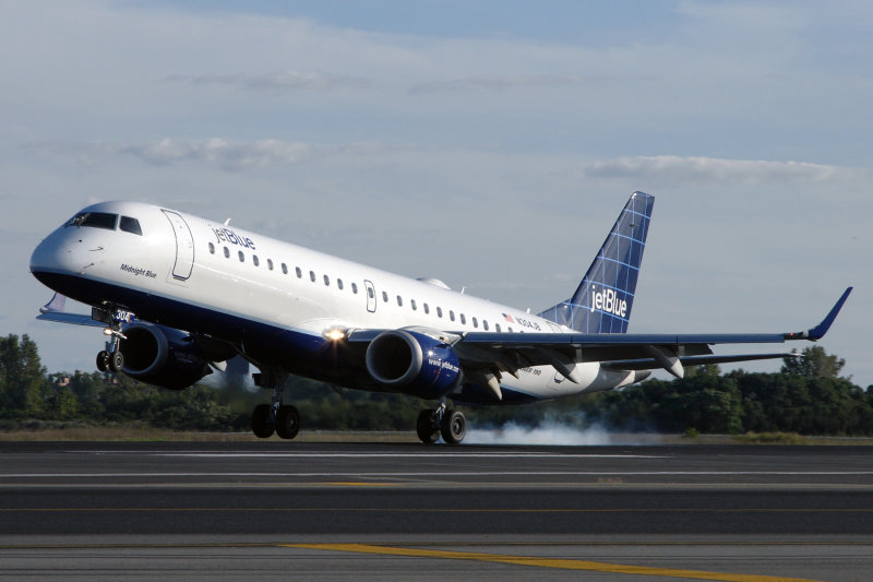 JET BLUE EMBRAER 190 JFK RF IMG_2230.jpg