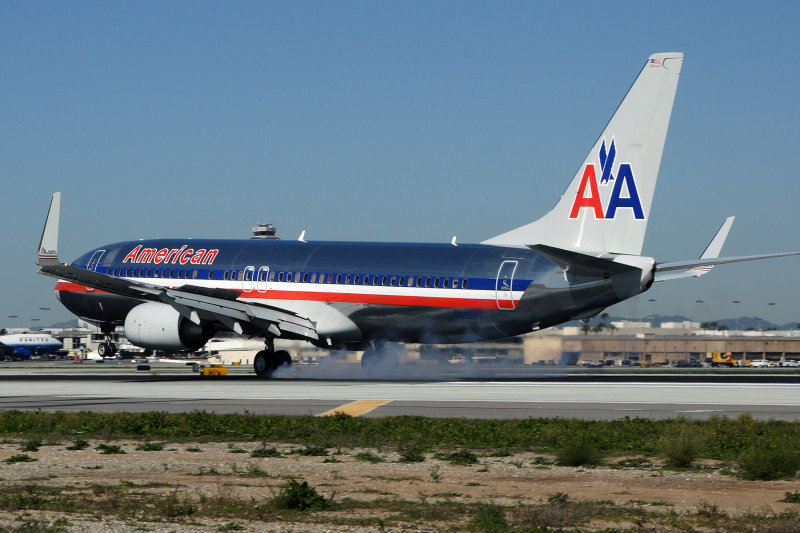 AMERICAN BOEING 737 800 LAX RF IMG_3133.jpg