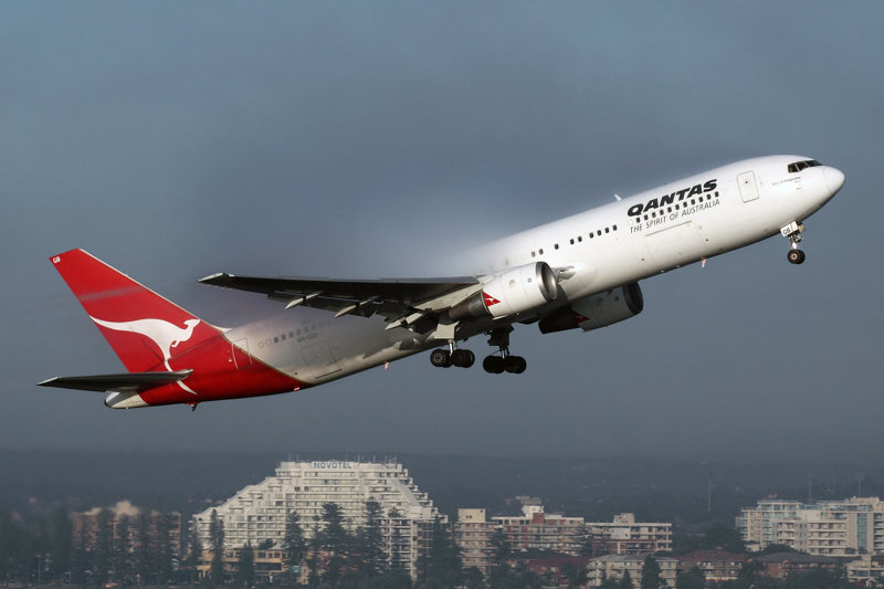 QANTAS BOEING 767 300 SYD RF IMG_3924.jpg