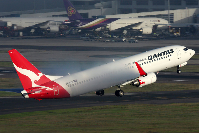 QANTAS BOEING 737 800 SYD RF IMG_1646.jpg