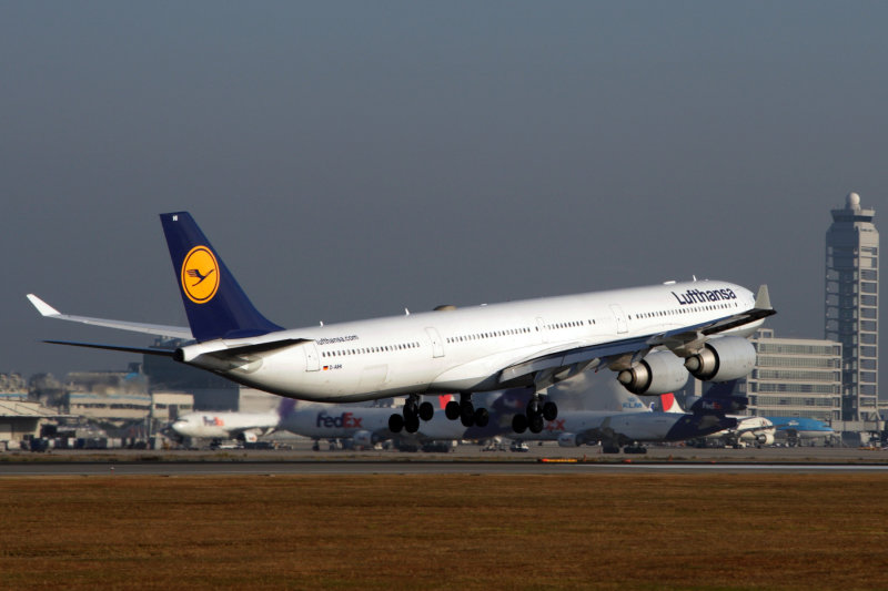 LUFTHANSA AIRBUS A340 600 KIX RF IMG_5467.jpg