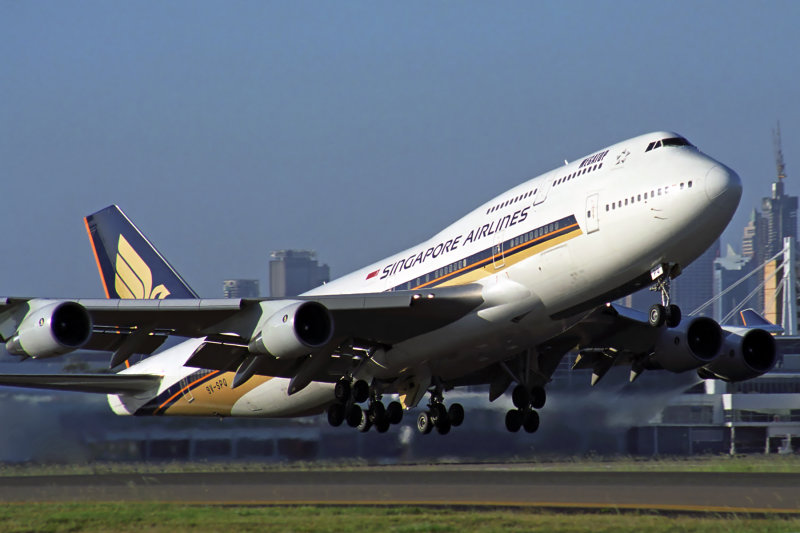 SINGAPORE AIRLINES BOEING 747 400 SYD RF 1714 1.jpg