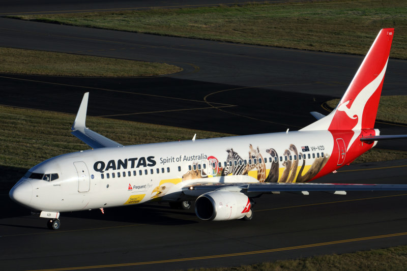 QANTAS BOEING 737 800 SYD RF IMG_3567.jpg