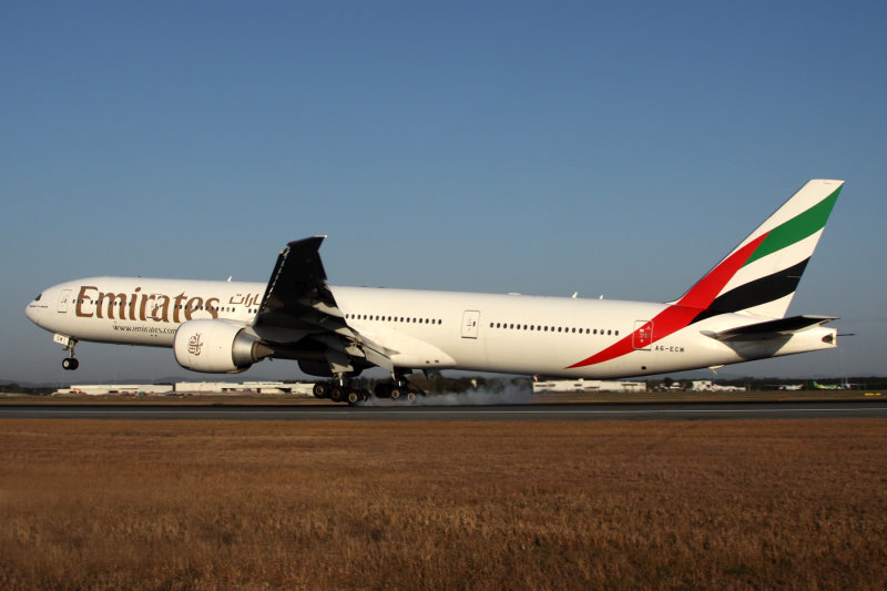 EMIRATES BOEING 777 300ER BNE RF IMG_7183.jpg