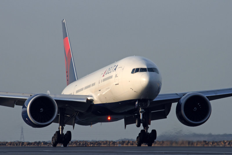 DELTA BOEING 777 200LR SYD RF IMG_6472.jpg