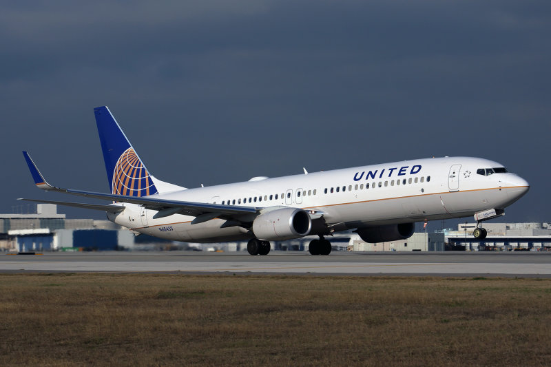 UNITED BOEING 737 900 IAH RF 5K5A8992.jpg