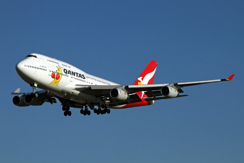 QANTAS BOEING 747 400 SYD RF IMG_9371.jpg