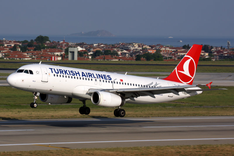 TURKISH AIRLINES AIRBUS A320 IST RF 5K5A0581.jpg