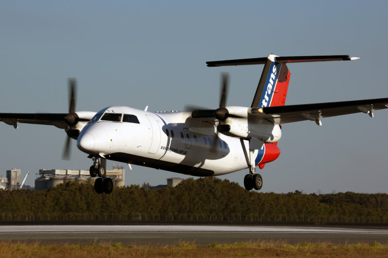 SKYTRANS DASH 8 300 BNE RF 5K5A3745.jpg