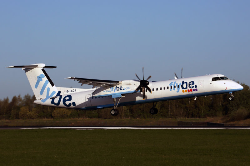 FLY BE DASH 8 400 MAN RF 5K5A2056.jpg