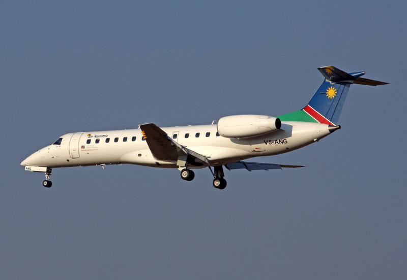 AIR NAMIBIA EMBRAER 135 JNB RF 5K5A1987.jpg