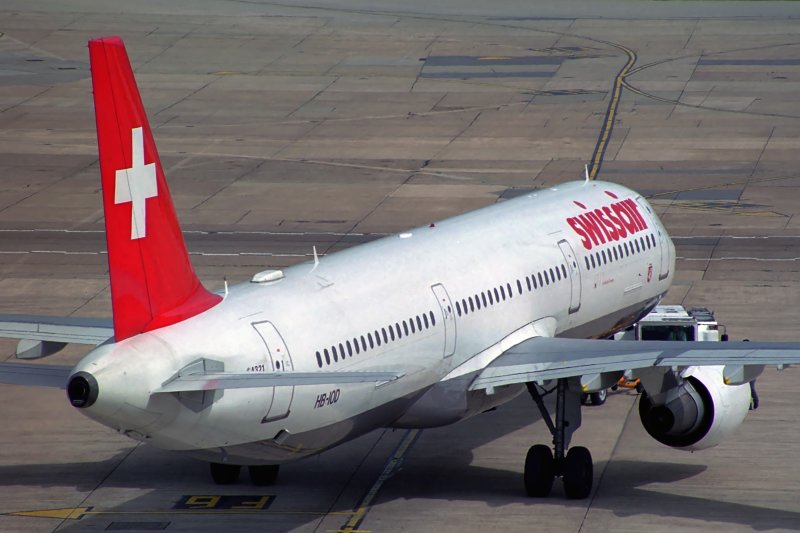 SWISSAIR AIRBUS A321 LHR RF 1560 22.jpg