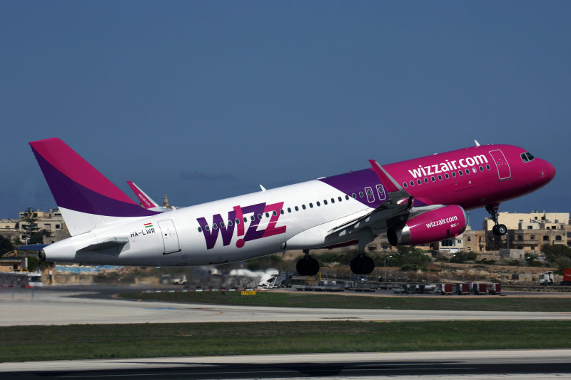 WIZZ AIRBUS A320 MLA RF 5K5A8283.jpg