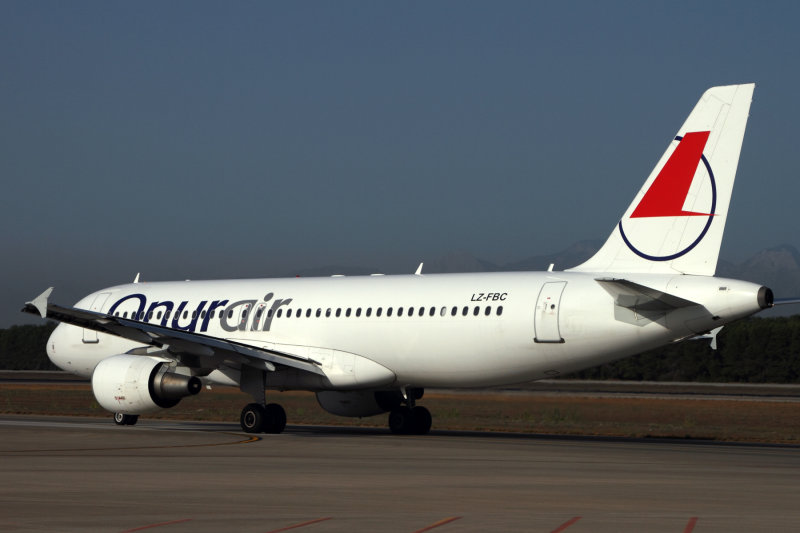 ONUR AIR AIRBUS A320 AYT RF IMG_9519.jpg