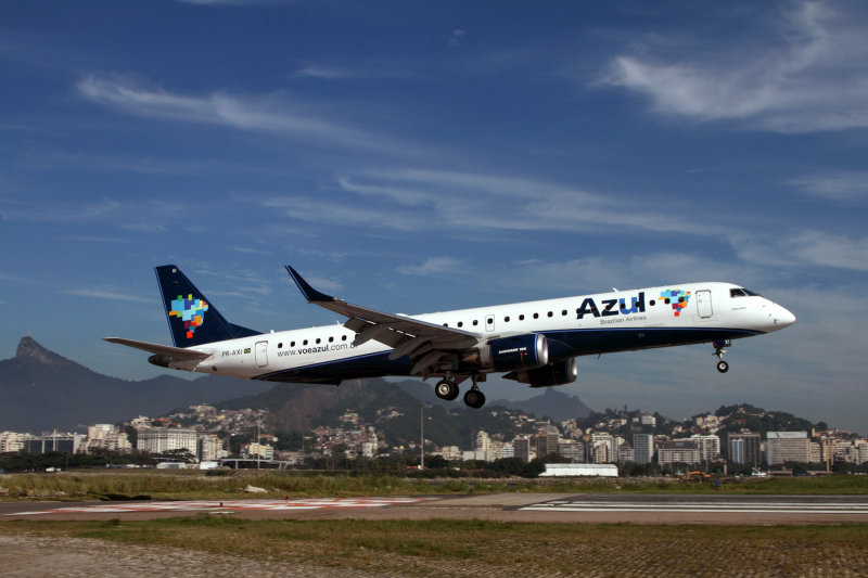 AZUL EMBRAER 195 SDU RF IMG_0759.jpg