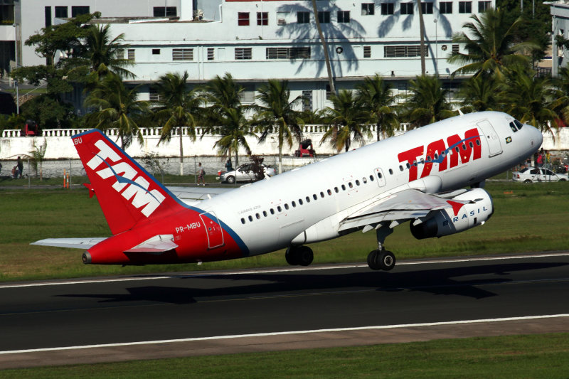 TAM AIRBUS A319 SDU RF 5K5A9055.jpg