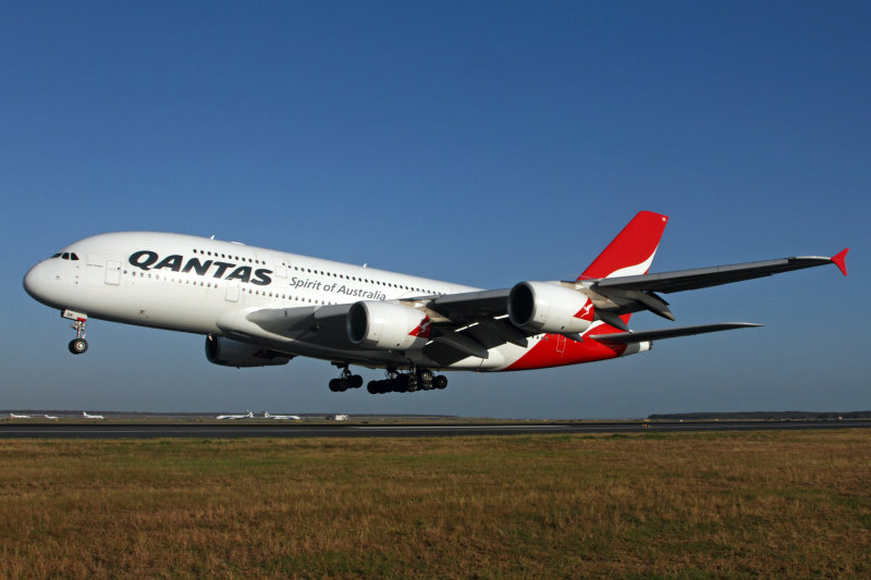 QANTAS AIRBUS A380 BNE RF IMG_2170.jpg