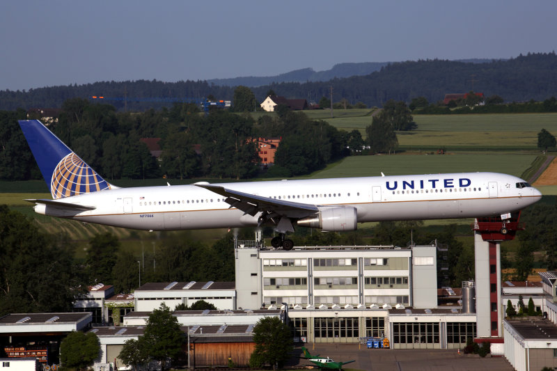 UNITED BOEING 767 400 ZRH RF 5K5A9529.jpg