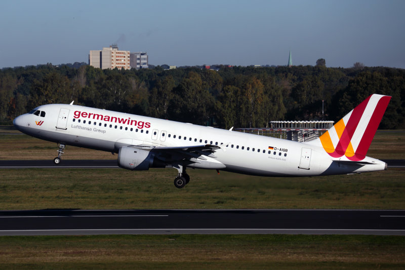 GERMANWINGS AIRBUS A320 TXL RF 5K5A1624.jpg