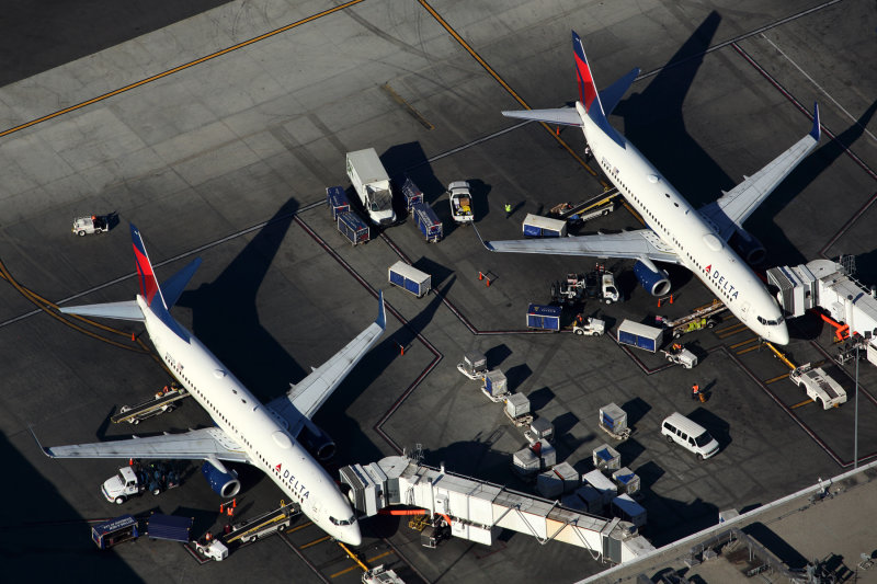 DELTA BOEING 737 800s LAX RF 5K5A5030.jpg