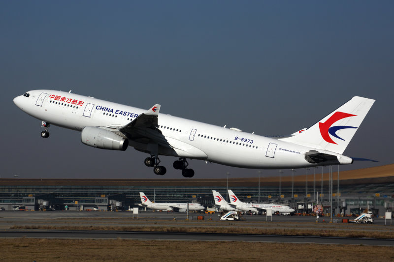 CHINA EASTERN AIRBUS A330 200 KMG RF 5K5A7400.jpg