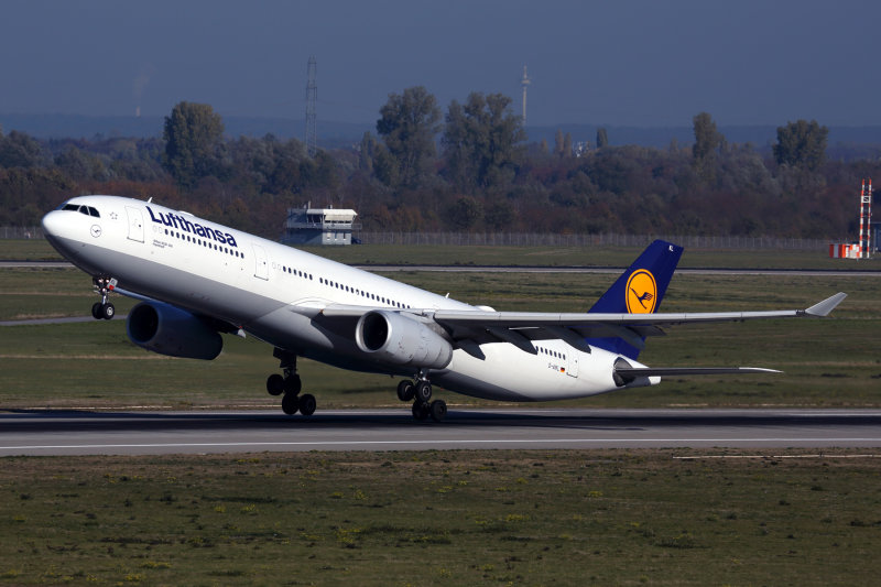 LUFTHANSA_AIRBUS_A330_300_DUS_RF_5K5A5127.jpg