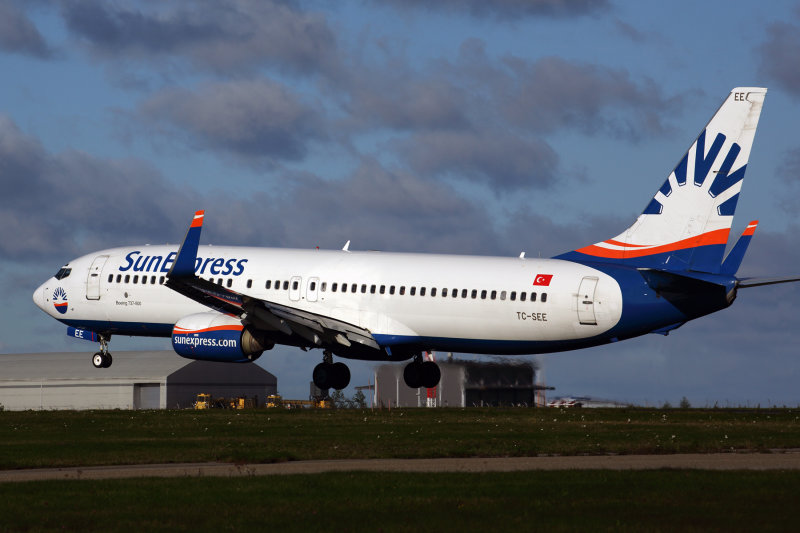 SUN_EXPRESS_BOEING_737_800_HEL_RF_5K5A3752.jpg