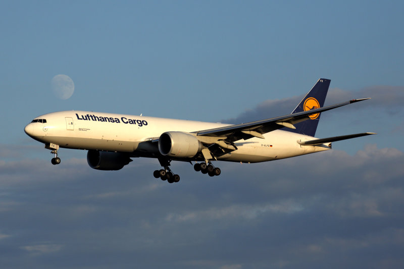 LUFTHANSA_CARGO_BOEING_777F_NRT_RF_5K5A0645.jpg