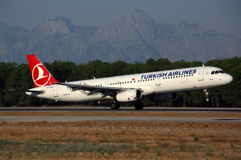 TURKISH_AIRLINES_AIRBUS_A321_AYT_RF_5K5A1640.jpg