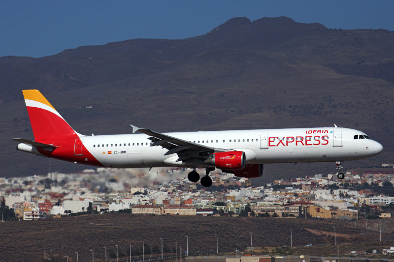 IBERIA EXPRESS AIRBUS A321 LPA RF.jpg