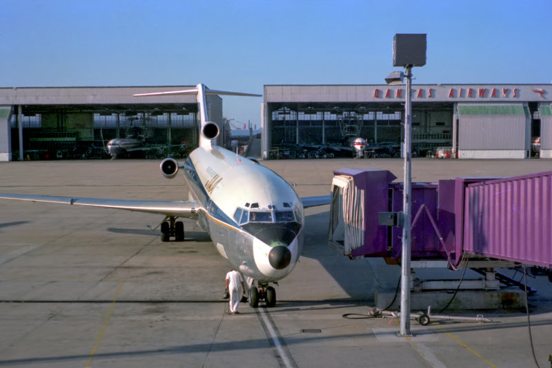 TAA BOEING 727 200 SYD RF 026 5.jpg