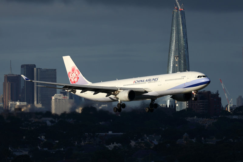 CHINA AIRLINES AIRBUS A330 300 SYD RF 002A6951.jpg
