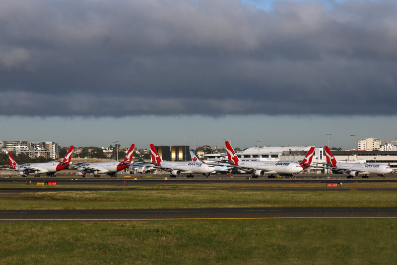 QANTAS AIRBUS A330s SYD RF 002A7325.jpg