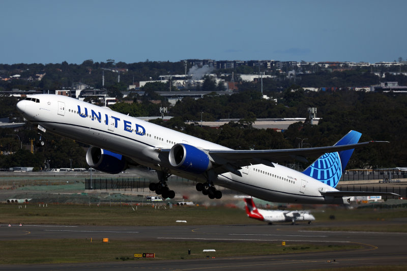 UNITED BOEING 777 300ER SYD RF 002A7204.jpg