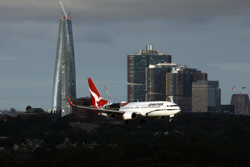 QANTAS BOEING 737 800 SYD RF 002A6937.jpg