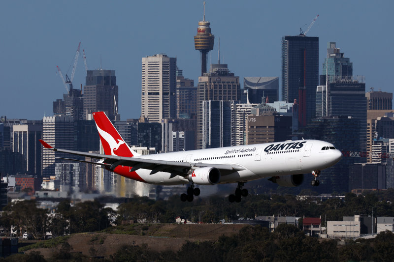 QANTAS AIRBUS A330 300 SYD RF 002A7504.jpg