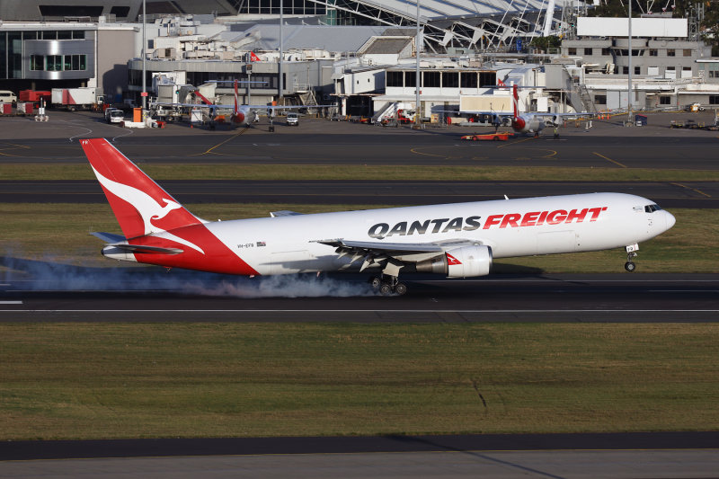 QANTAS FREIGHT BOEING 767 300F SYD RF 002A7665.jpg