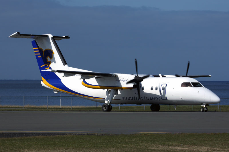 AIR ICELAND DASH 8 300 REK RF 5K5A9132.jpg