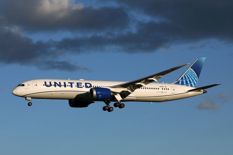 UNITED BOEING 787 9 SYD RF 002A9023.jpg