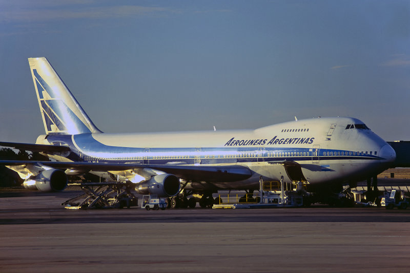 AEROLINEAS ARGENTINAS BOEING 747 200 EZE RF F 0104.jpg