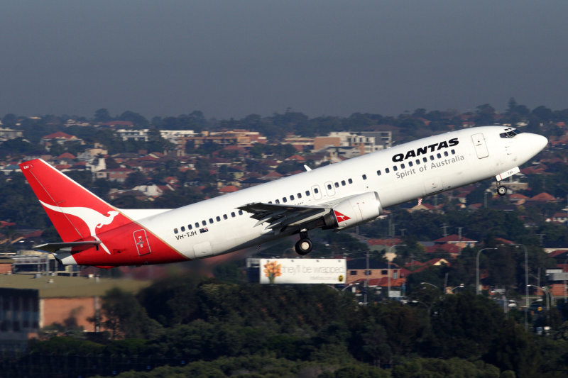 QANTAS BOEING 737 400 SYD RF IMG_8129 2 (1).jpg