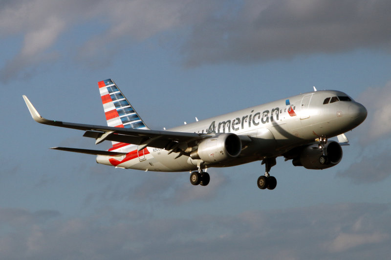 AMERICAN AIRBUS A319 MIA RF IMG_2470.jpg