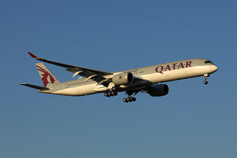 QATAR AIRBUS A350 1000 MEL RF 002A0352.jpg