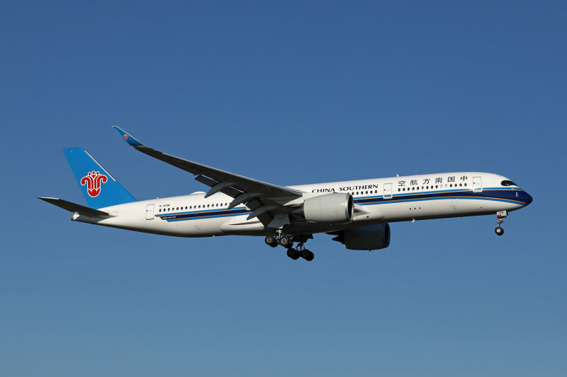 CHINA SOUTHERN AIRBUS A350 900 MEL RF 002A0424.jpg