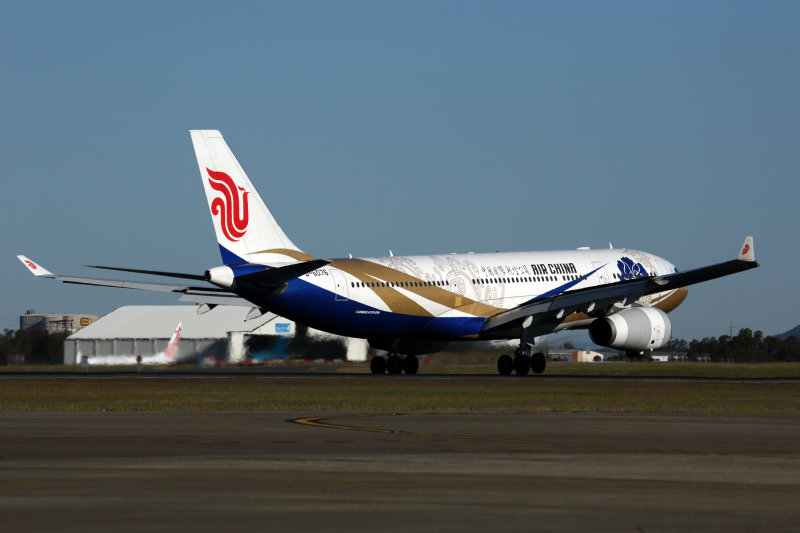 AIR CHINA AIRBUS A330 200 BNE RF 5K5A1750.jpg
