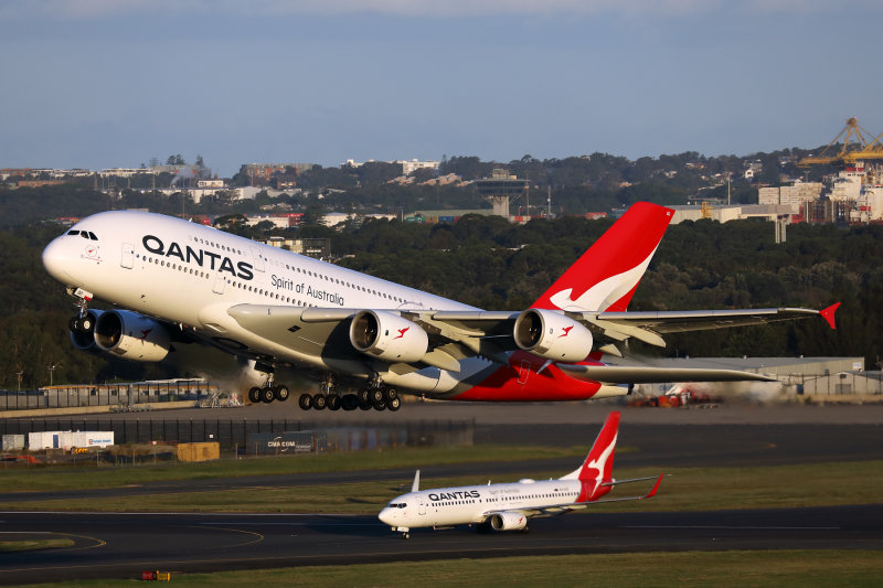 QANTAS AIRBUS A380 SYD RF 002A1200.jpg