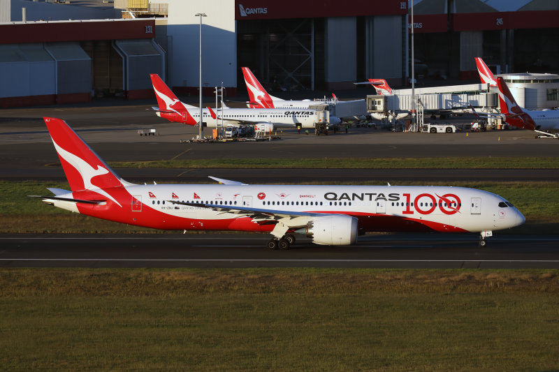 QANTAS BOEING 787 9 SYD RF 002A1849.jpg